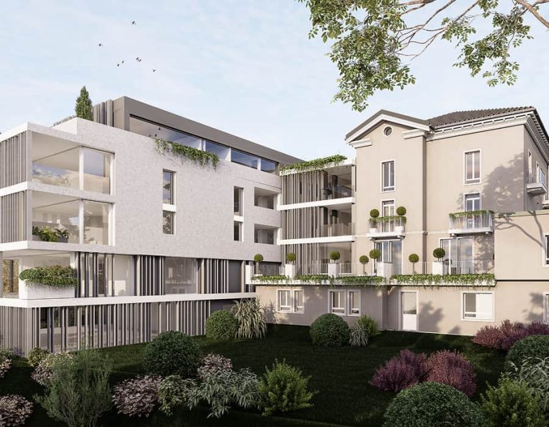Edificio moderno a più piani con balconi e giardino, facciata bianca e strutture in vetro, contorni verdi e piante ornamentali.